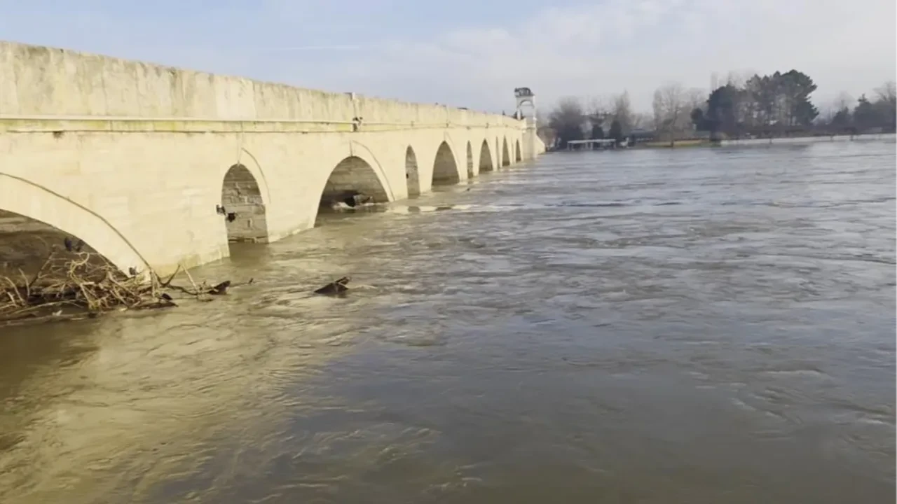 Edirne günlerdir diken üstündeydi! Alarm seviyesi kırmızıdan turuncuya düştü