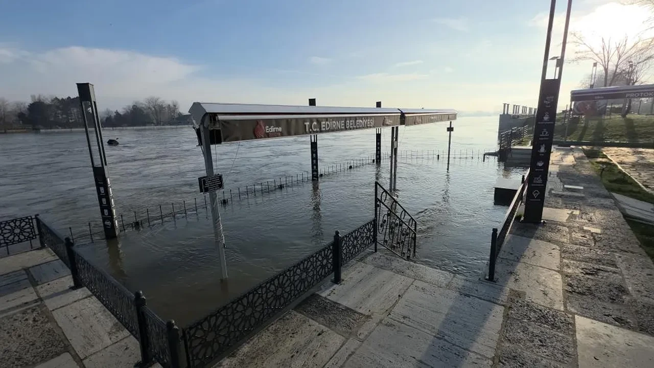 Edirne günlerdir diken üstündeydi! Alarm seviyesi kırmızıdan turuncuya düştü