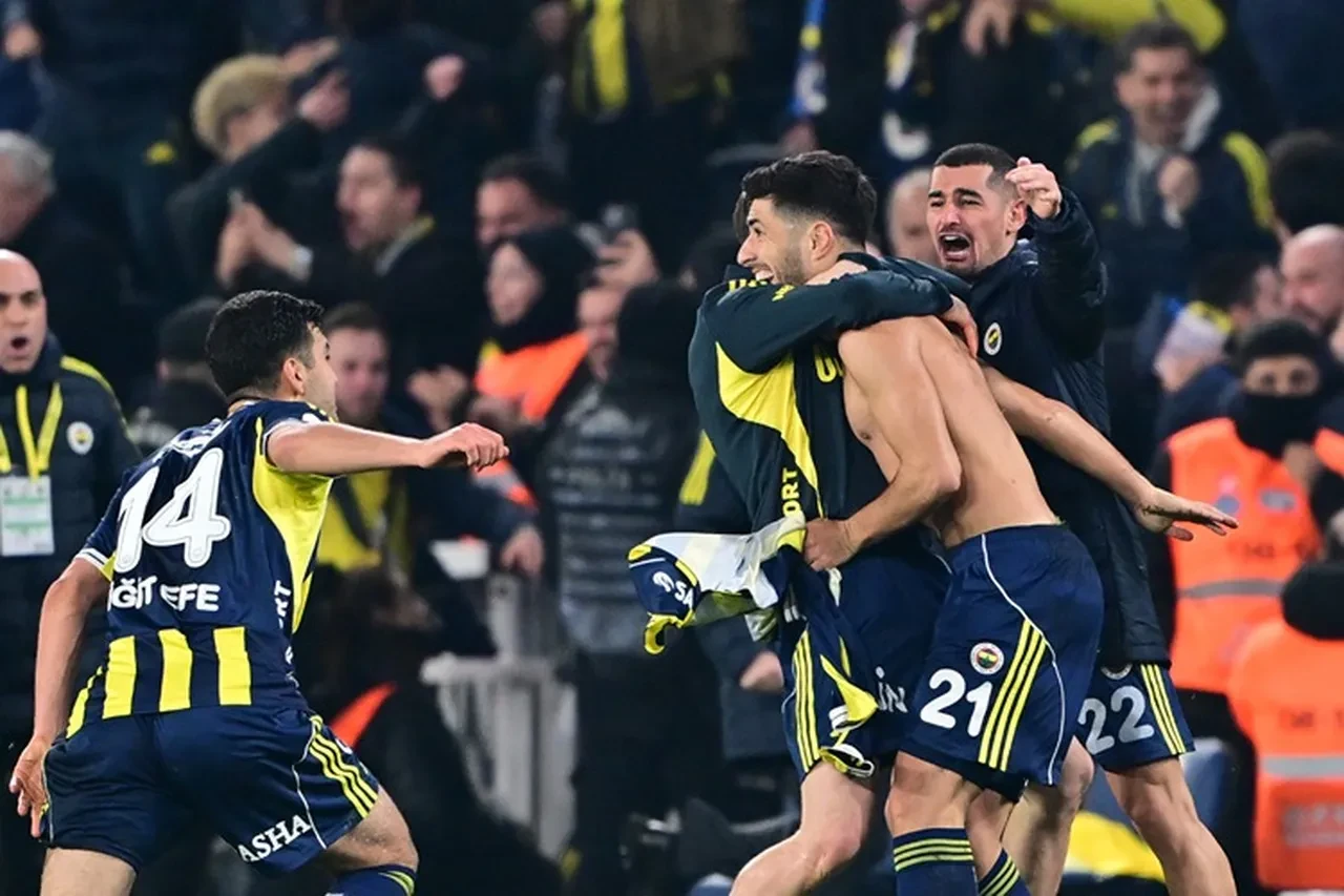 Fenerbahçe'de sürpriz ayrılık kararı! Kasımpaşa maçı sonrası ipler koptu: Yıldız isimle vedalaşılıyor
