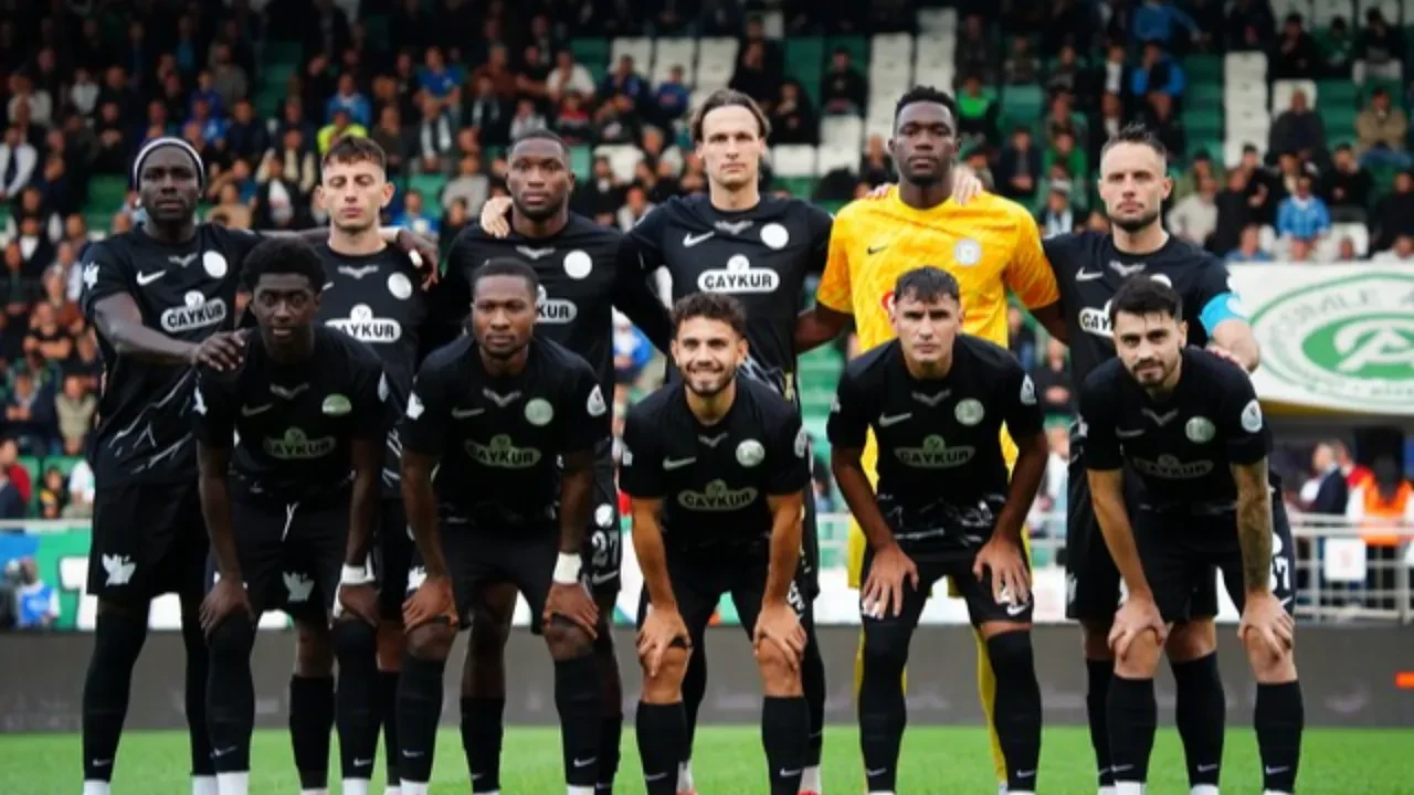 Galatasaray mı, Fenerbahçe mi? Süper Lig'de şampiyonluk ihtimalleri açıklandı!