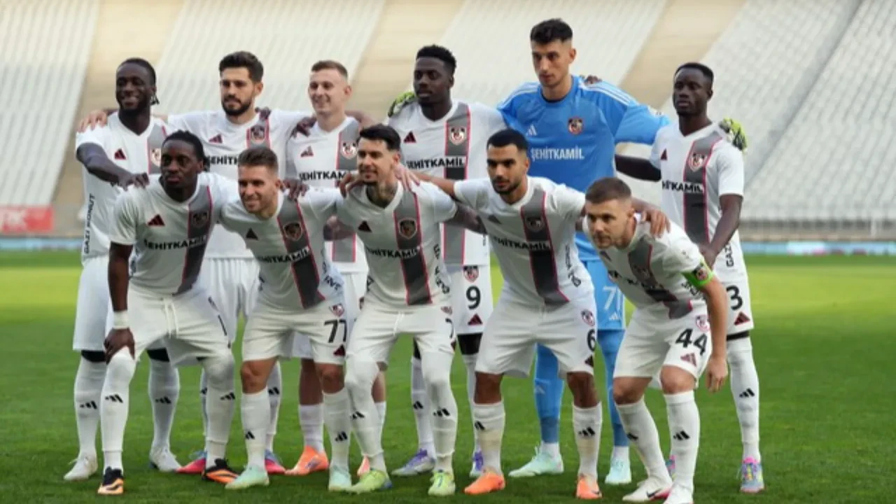 Galatasaray mı, Fenerbahçe mi? Süper Lig'de şampiyonluk ihtimalleri açıklandı!