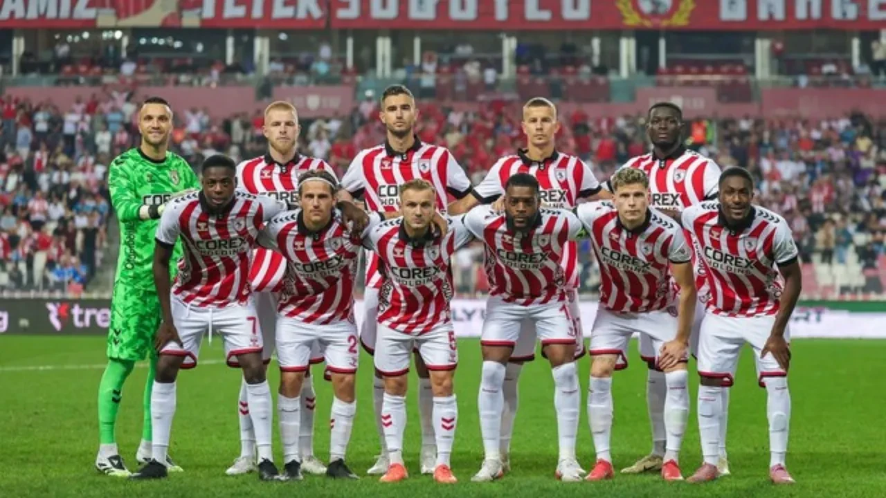 Galatasaray mı, Fenerbahçe mi? Süper Lig'de şampiyonluk ihtimalleri açıklandı!