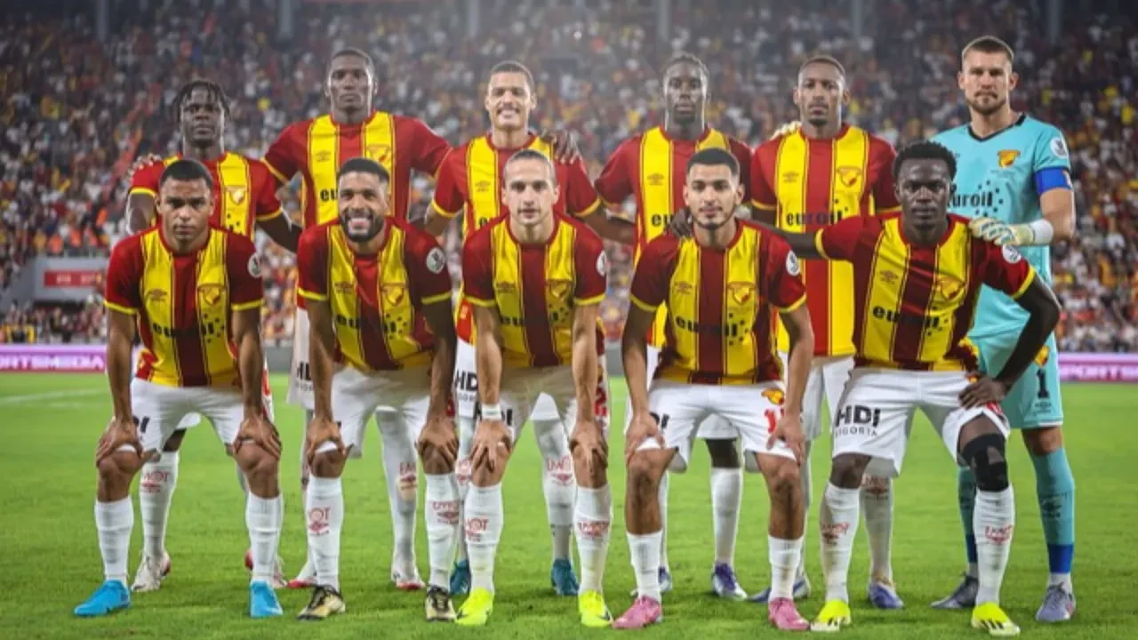 Galatasaray mı, Fenerbahçe mi? Süper Lig'de şampiyonluk ihtimalleri açıklandı!
