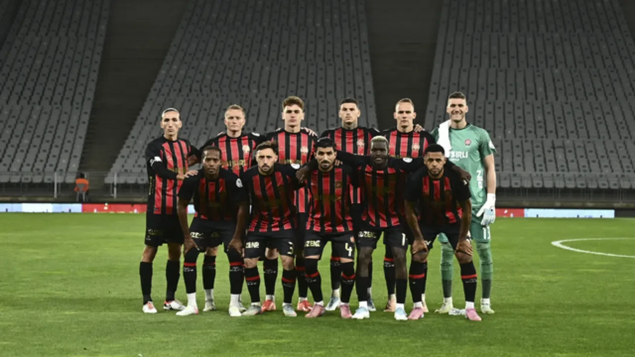 Galatasaray mı, Fenerbahçe mi? Süper Lig'de şampiyonluk ihtimalleri açıklandı!