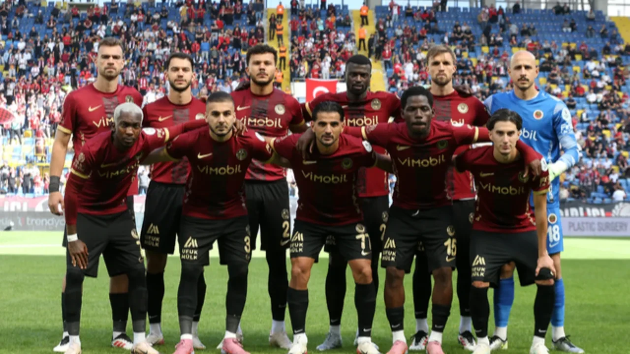 Galatasaray mı, Fenerbahçe mi? Süper Lig'de şampiyonluk ihtimalleri açıklandı!