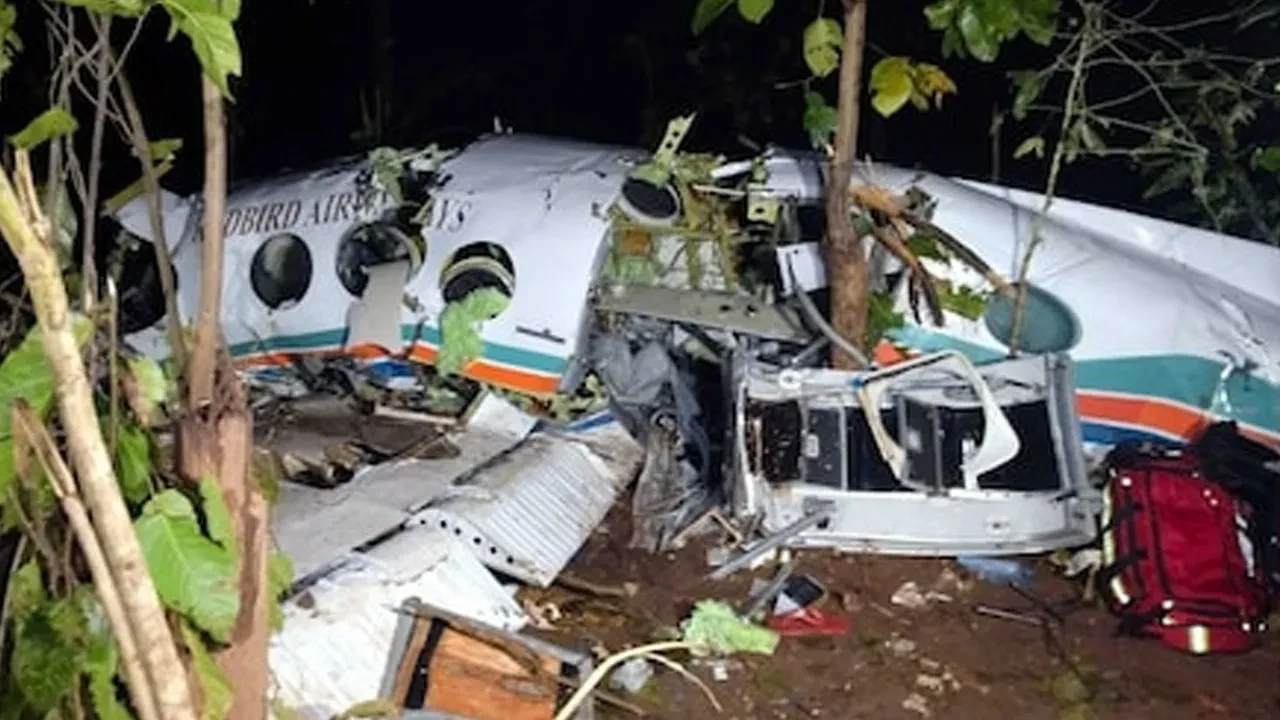 Hindistan'da uçak kazası: Çok sayıda ölü var!