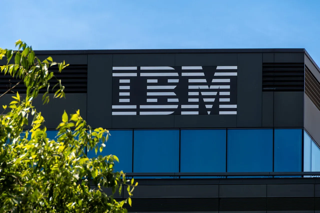 IBM’de 25 yılın en sert düşüşü