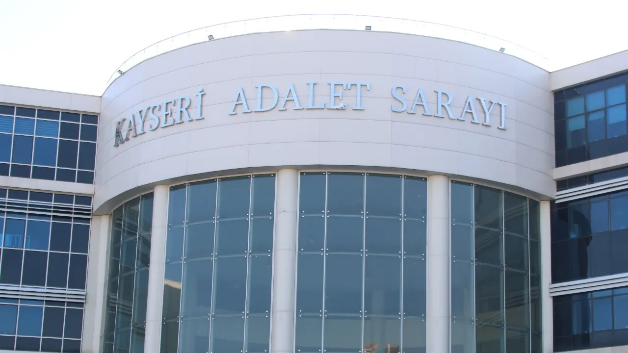 Kız arkadaşının ölümüne neden olduğu iddia edilmişti! Mahkeme sanık hakkındaki kararını açıkladı