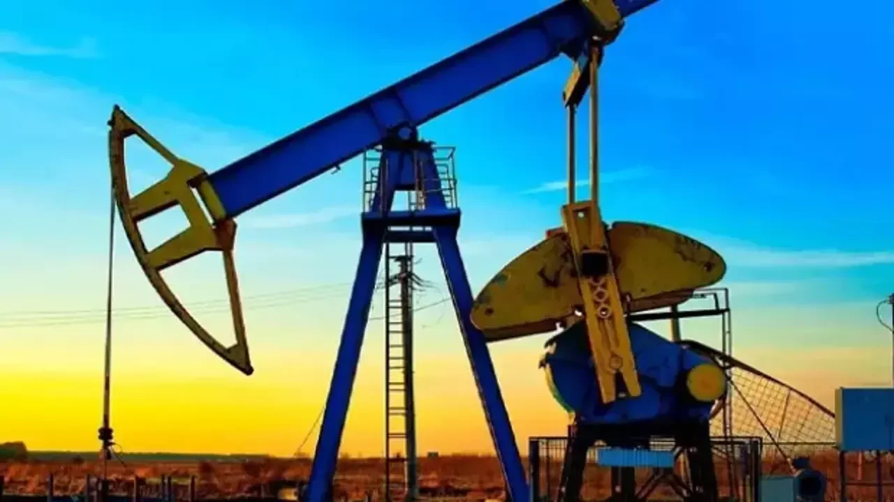 Petrolde jeopolitik rüzgâr: Brent 7 ayın zirvesine dayandı