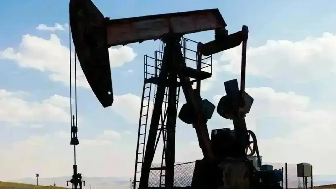 Petrolde jeopolitik rüzgâr: Brent 7 ayın zirvesine dayandı