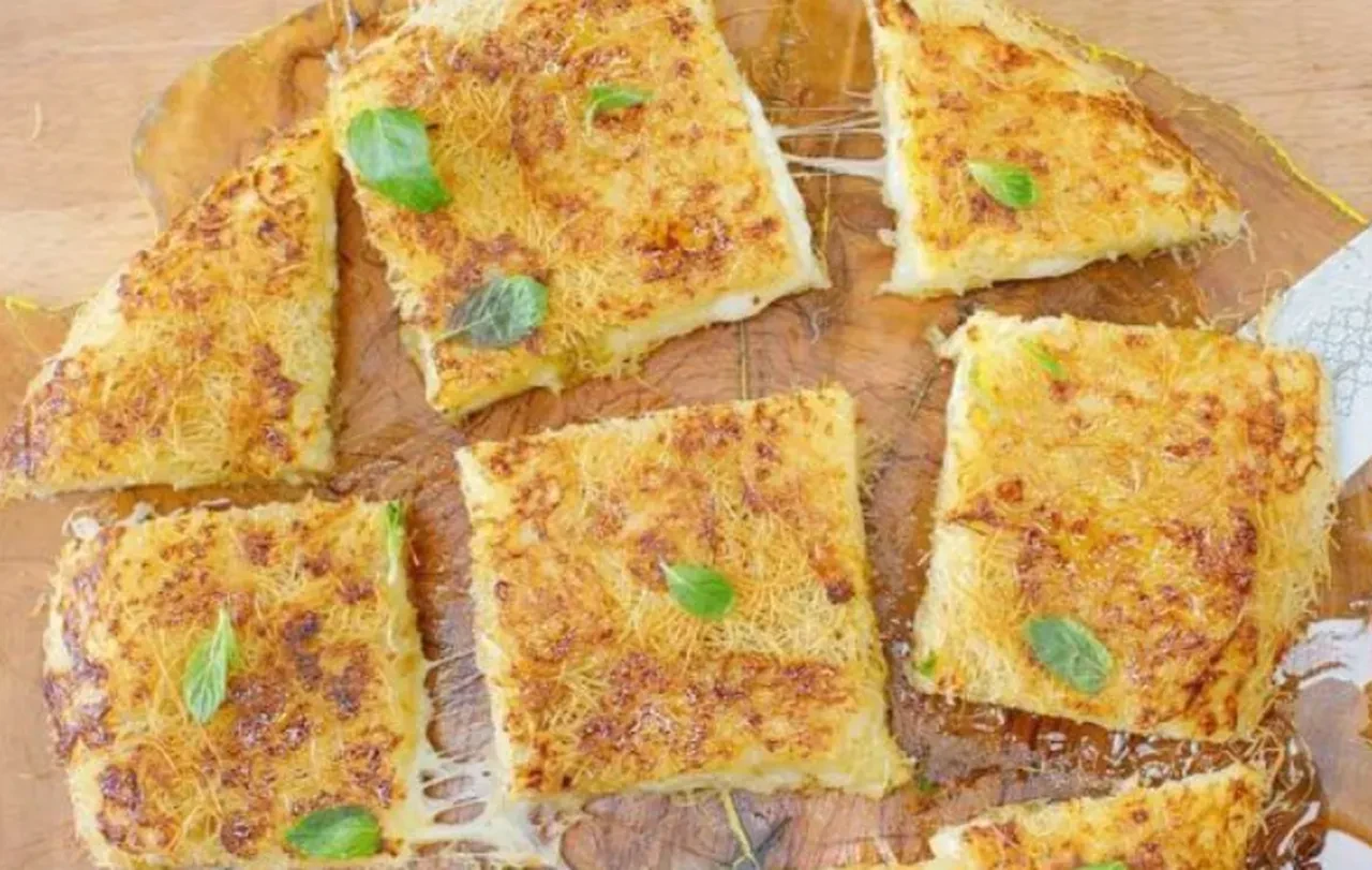 Sahurda şipşak yapabileceğiniz tavada börek tarifi 2026! Tok tutan en pratik kadayıf böreği yapılışı