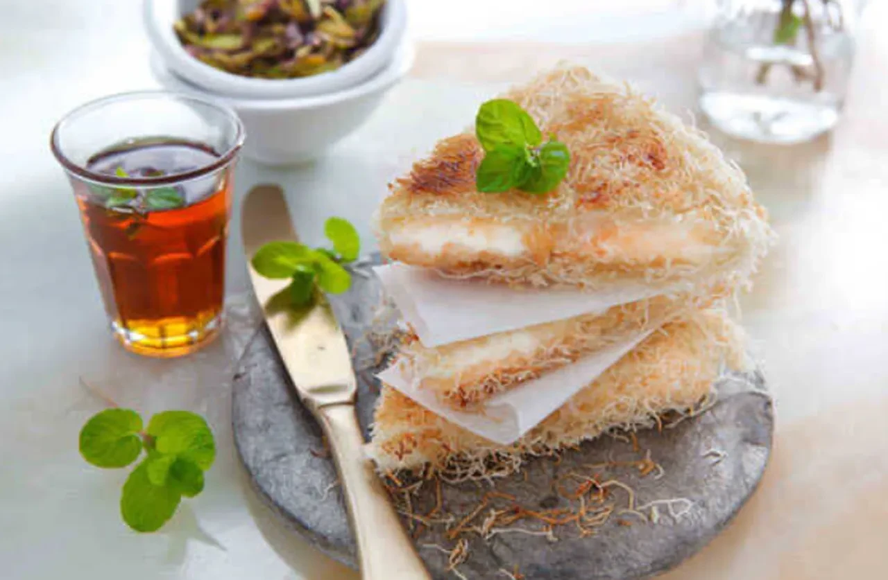 Sahurda şipşak yapabileceğiniz tavada börek tarifi 2026! Tok tutan en pratik kadayıf böreği yapılışı