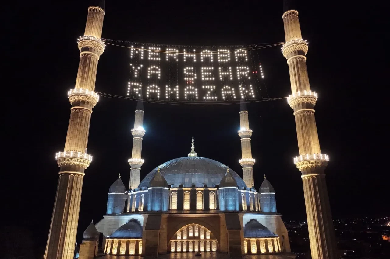 Selimiye Camii yeniden ihya edildi! Bakan Ersoy: Vakıflar günde 100 bin vatandaşımıza iftar veriyor