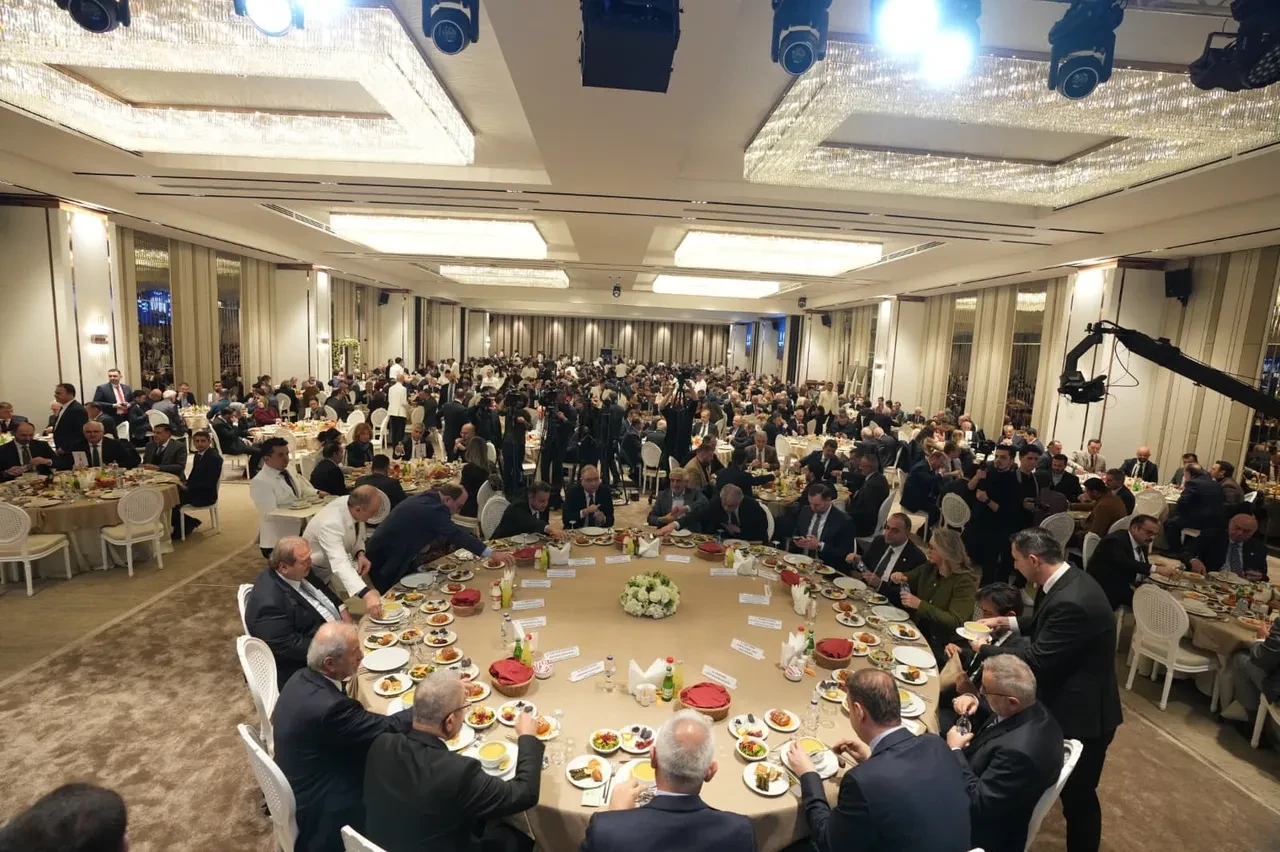 Selimiye Camii yeniden ihya edildi! Bakan Ersoy: Vakıflar günde 100 bin vatandaşımıza iftar veriyor