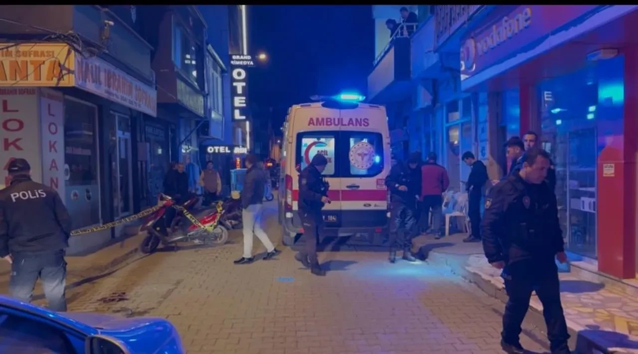 Sokak ortasında dehşet! Silahını çıkardı, peş peşe tetiğe bastı: O anlar kamerada