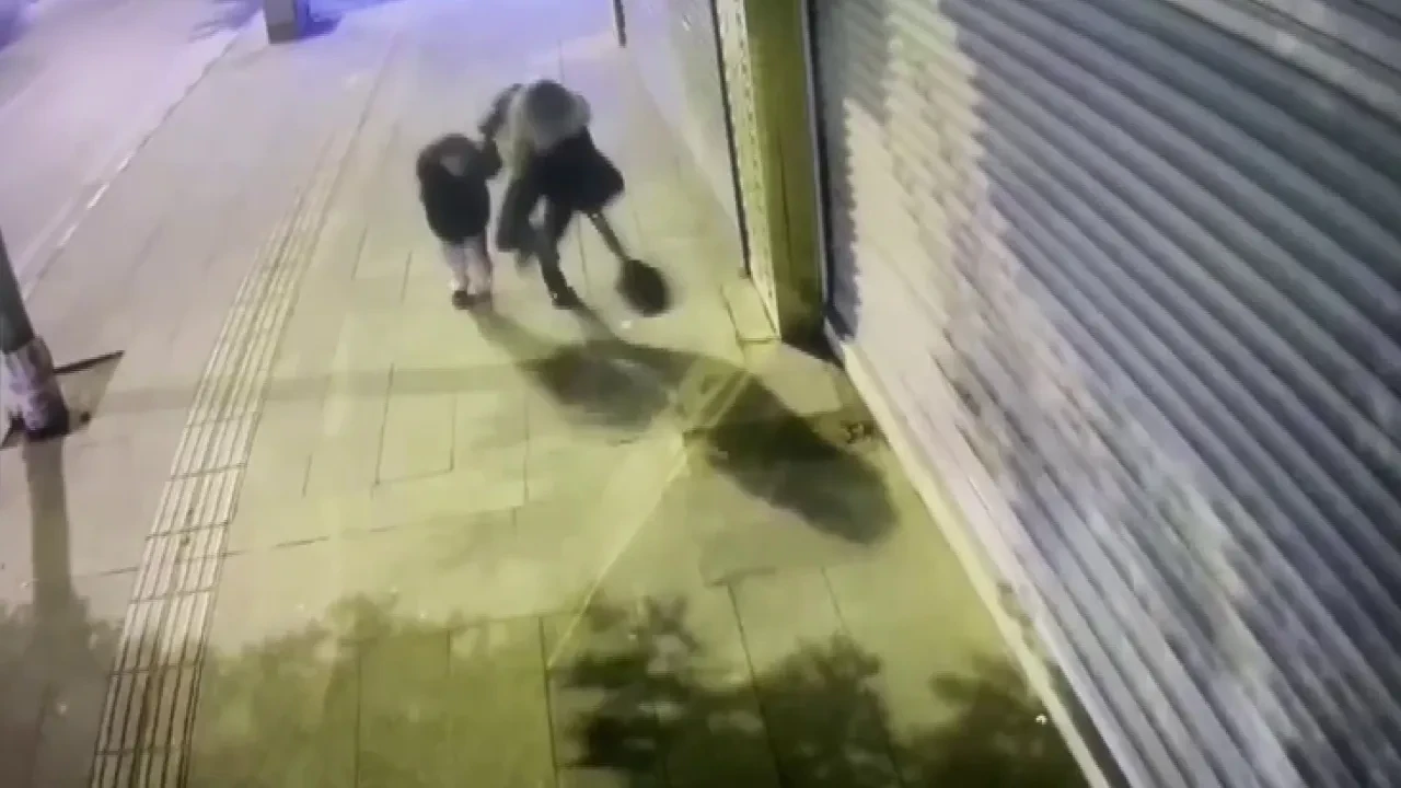 Yıkım sırasında korku dolu anlar: Anne ve kız saniyelerle kurtuldu