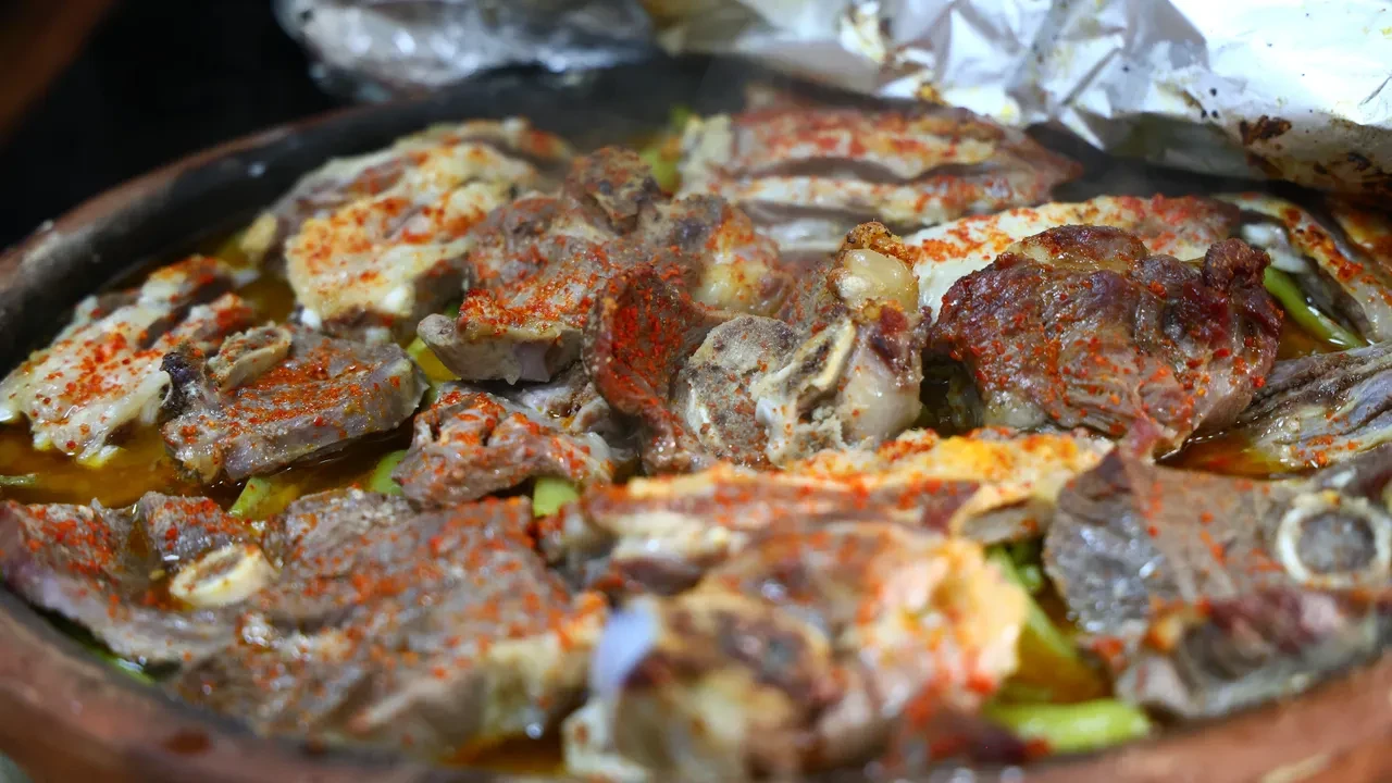 5 dakikada hazırlanıyor, 5 saatte pişiyor! Patentli ‘Palu Tava’ iftar sofralarının vazgeçilmezi