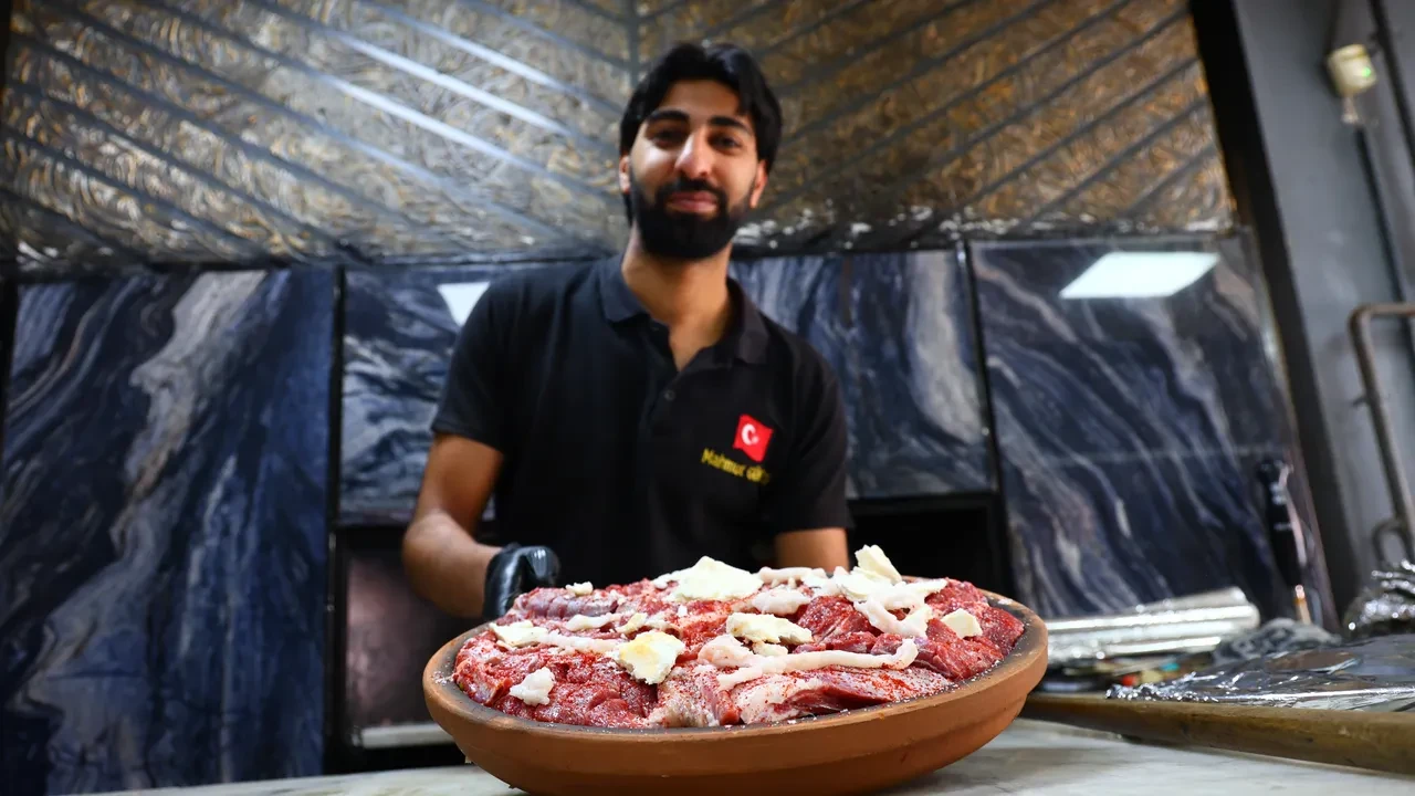 5 dakikada hazırlanıyor, 5 saatte pişiyor! Patentli ‘Palu Tava’ iftar sofralarının vazgeçilmezi