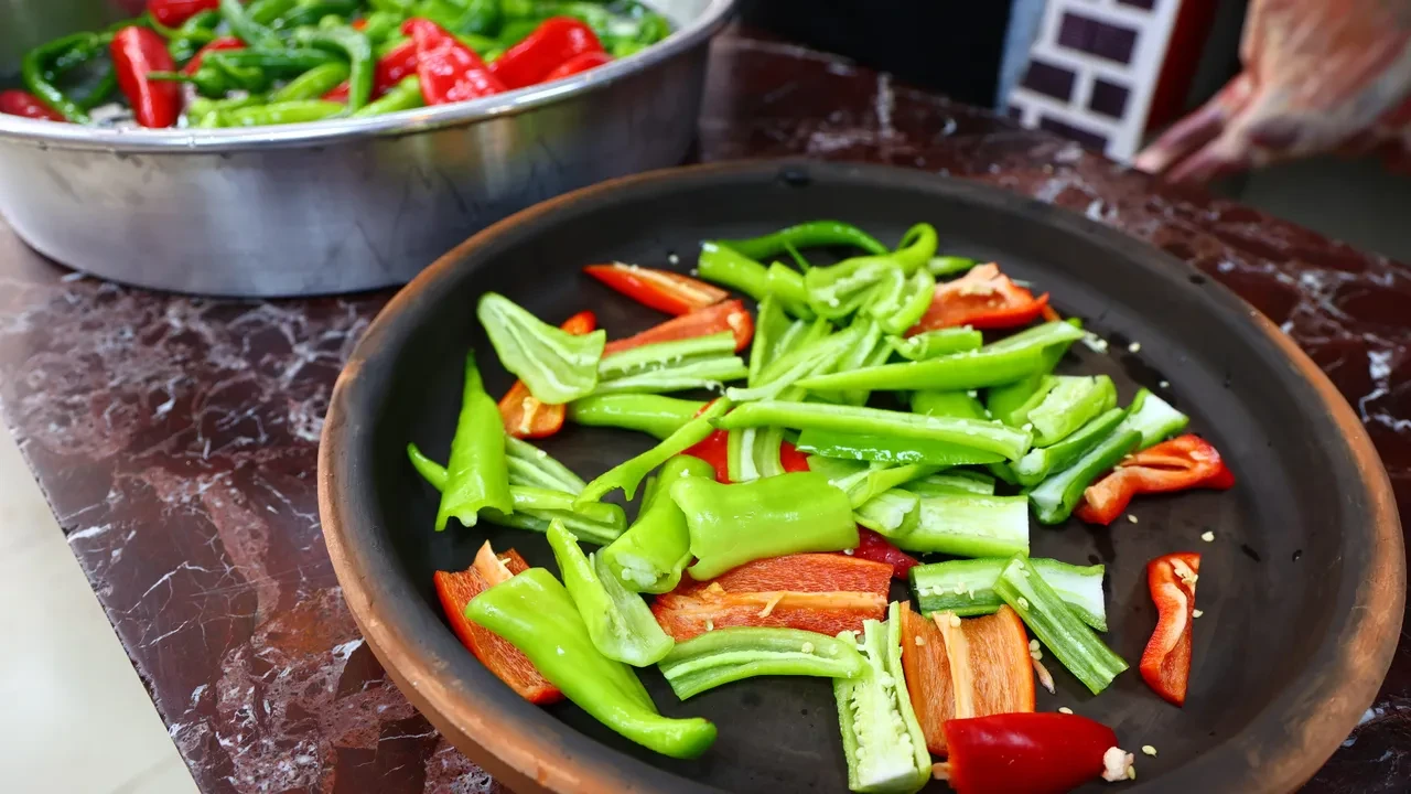 5 dakikada hazırlanıyor, 5 saatte pişiyor! Patentli ‘Palu Tava’ iftar sofralarının vazgeçilmezi