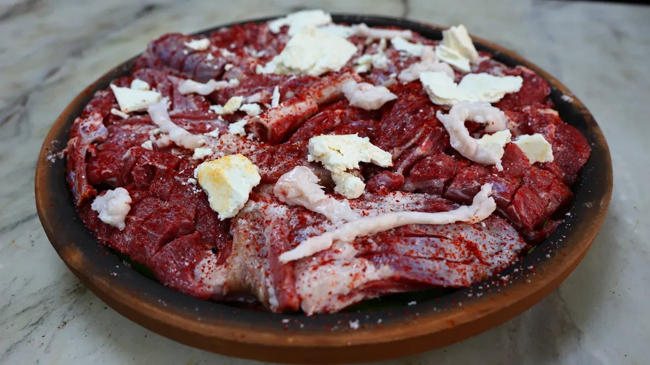 5 dakikada hazırlanıyor, 5 saatte pişiyor! Patentli ‘Palu Tava’ iftar sofralarının vazgeçilmezi