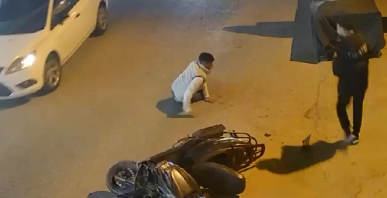 Adana'da 2 motosiklet böyle çarpıştı! O anlar kamerada