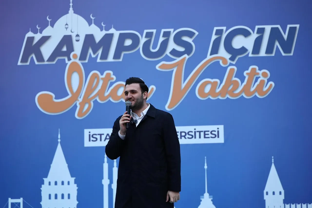 AK Parti İl Gençlik Kolları'ndan İstanbul Üniversitesi’nde 15 bin gençle “Geleneksel Büyük Kampüs İftarı”