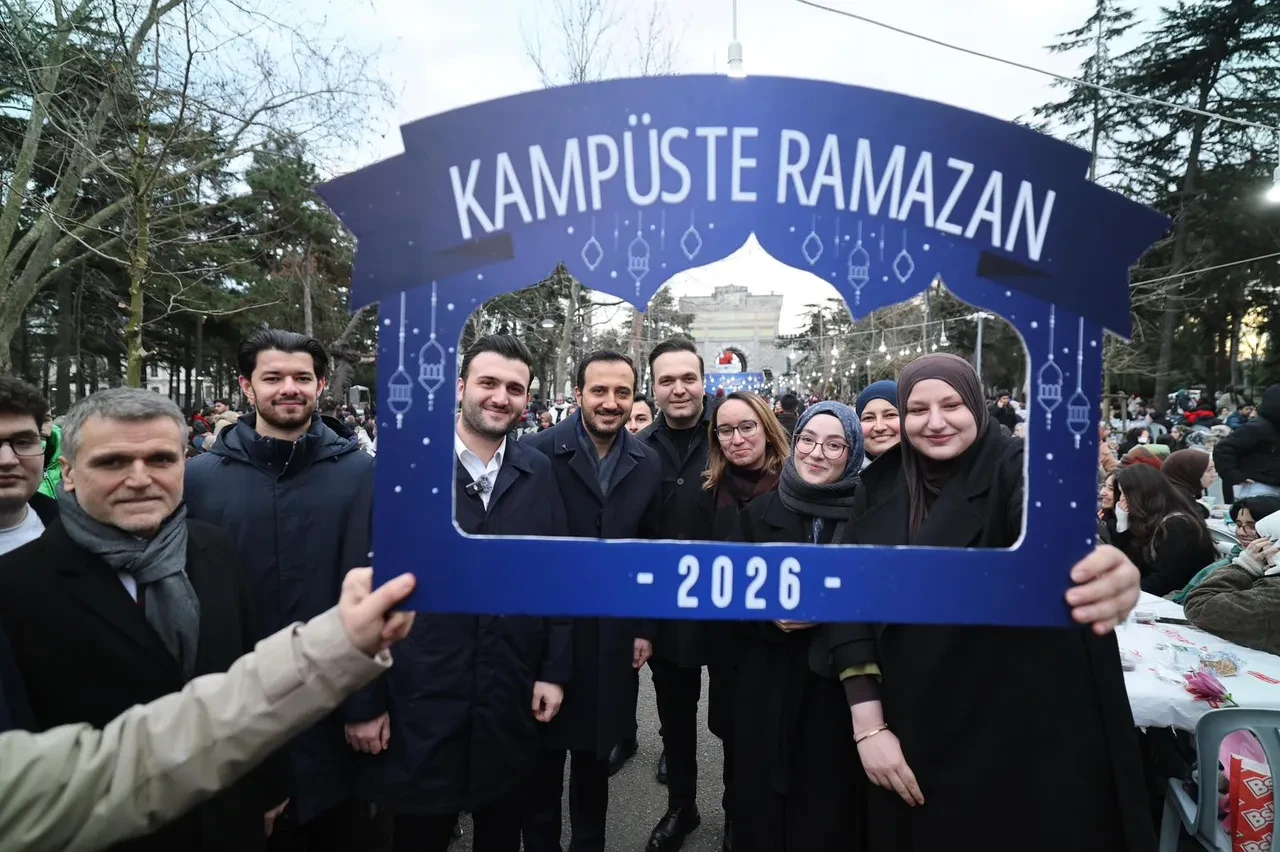 AK Parti İl Gençlik Kolları'ndan İstanbul Üniversitesi’nde 15 bin gençle “Geleneksel Büyük Kampüs İftarı”