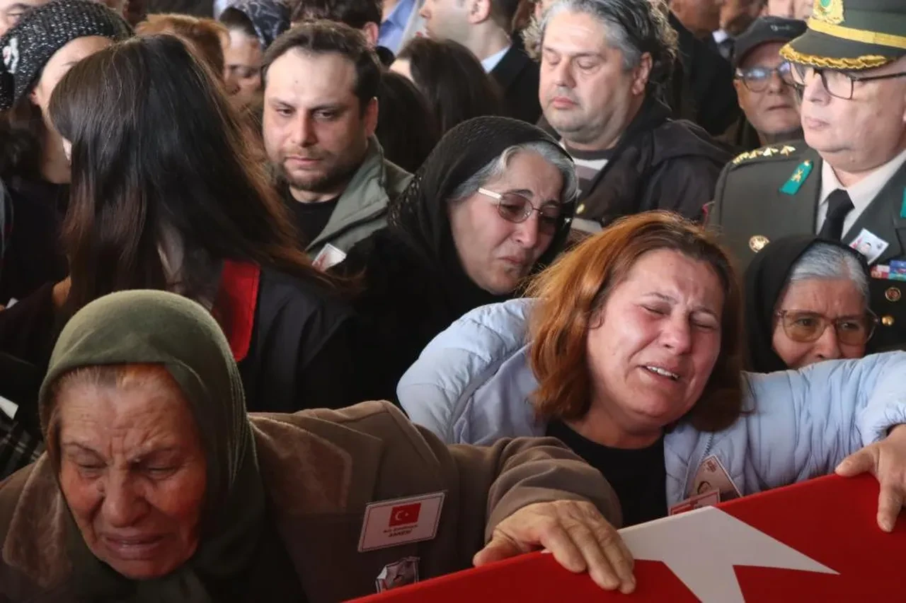 Balıkesir'de düşen F-16 uçağında şehit olan Binbaşı İbrahim Bolat ebediyete uğurlandı