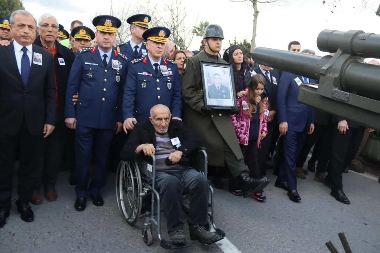 Balıkesir'de düşen F-16 uçağında şehit olan Binbaşı İbrahim Bolat ebediyete uğurlandı