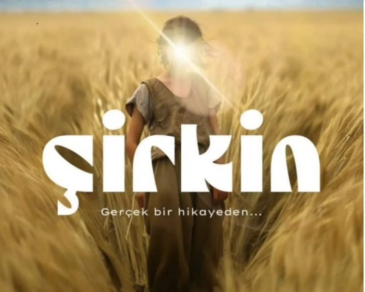 Başrolünde Çağlar Ertuğrul'un olduğu Çirkin dizisine bomba transfer! Nur Sürer, Kadir'in annesi olarak ekrana çıkacak