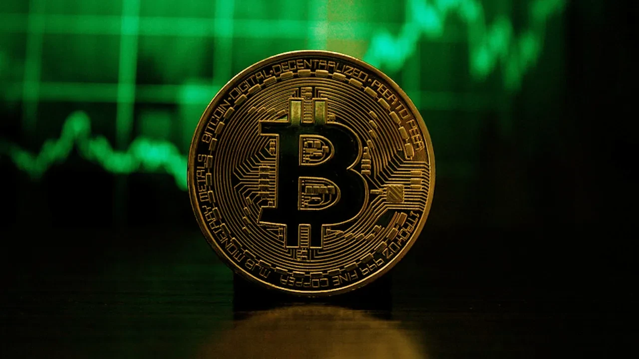 Bitcoin yeniden yükselişte: Trump konuşması öncesi 65 bin doları aştı