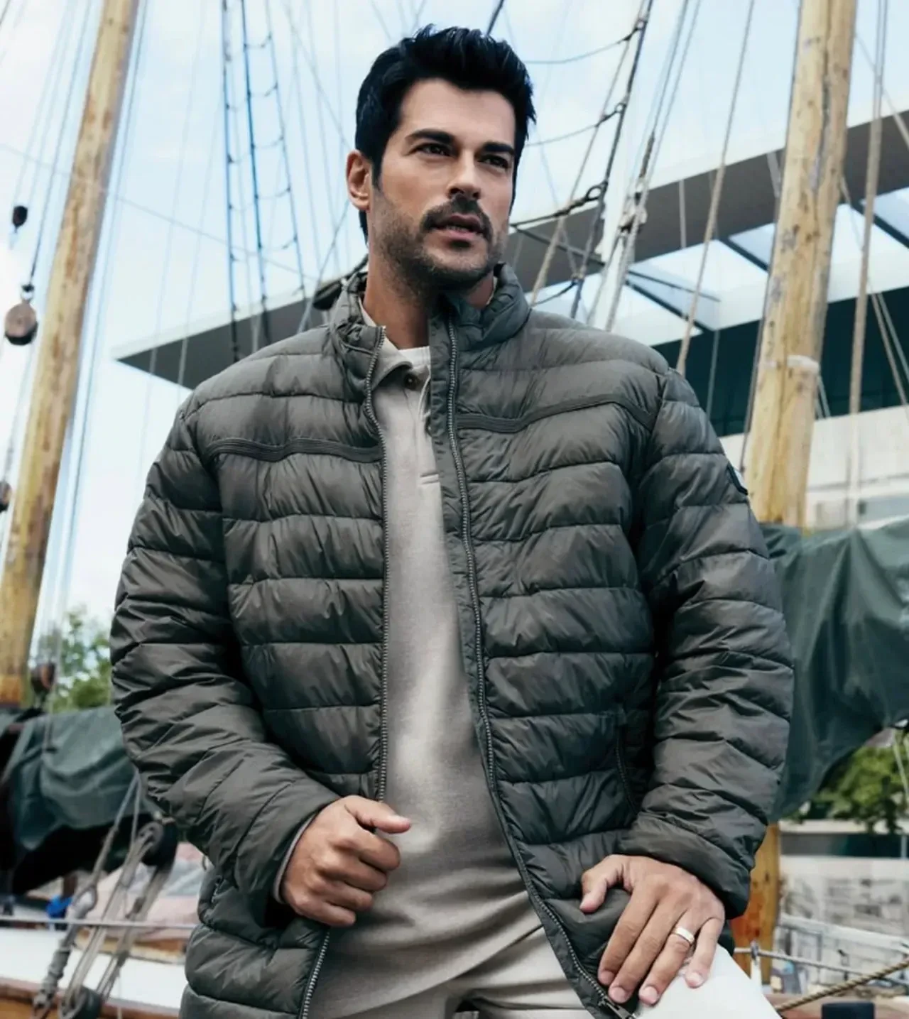 Burak Özçivit "30 daire satın aldı" iddiaları hakkında ilk kez konuştu 