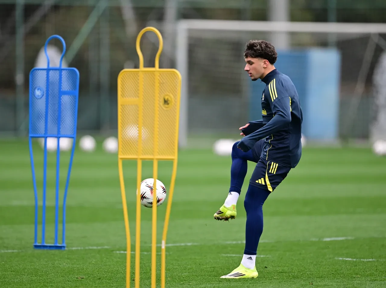 Eski Galatasaraylı, Fenerbahçe formasını giydi! Transfer çalımı Çağrı Hakan Balta ilk idmanına çıktı