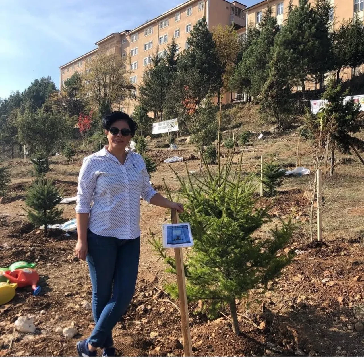 Evlat acısına yüreği dayanmadı! 10 gün önce ölü bulunan Efe Kerem'in mezarında annesi kalp krizi geçirdi