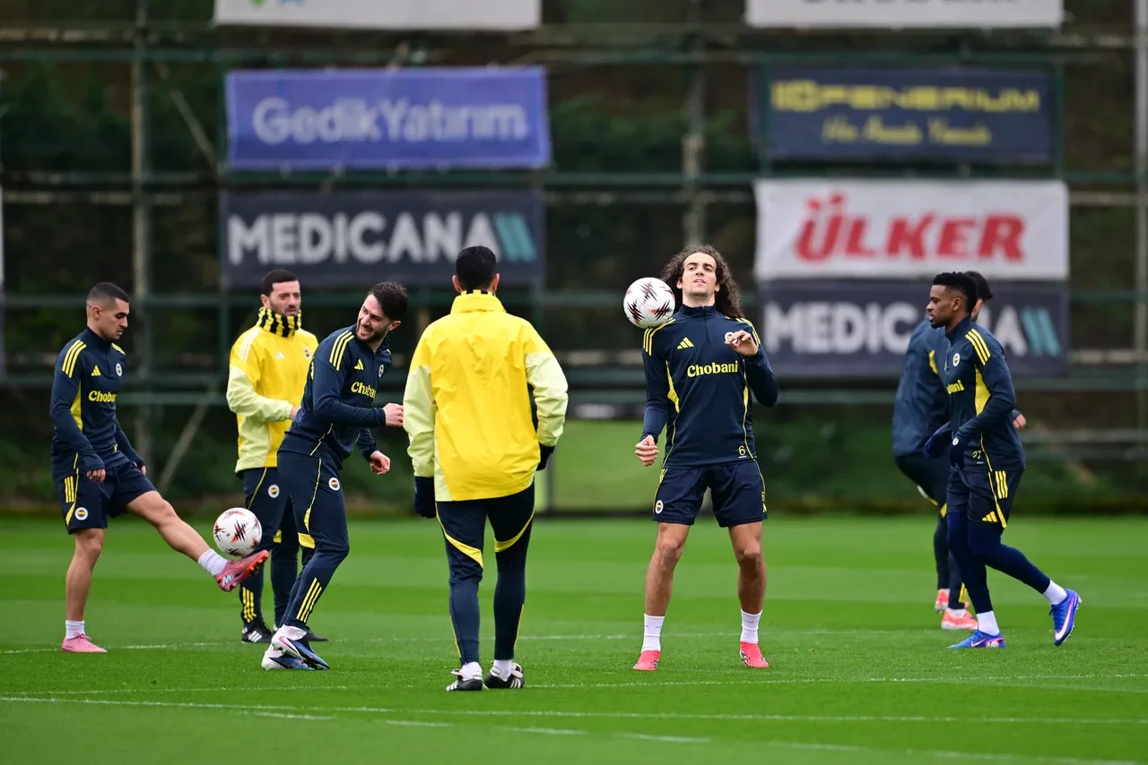 Fenerbahçe'nin, Nottingham Forest maçı kadrosu açıklandı! Tam 9 isim kadroya yer almadı