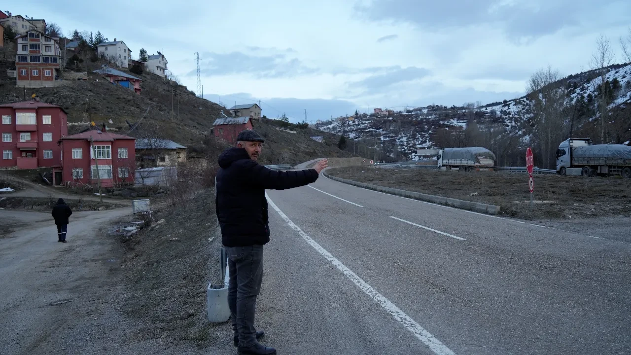 Geçit Köyü’nden aç geçilmiyor! Tam 18 yıldır yoldan geçenleri durdurup yemek ikram ediyorlar