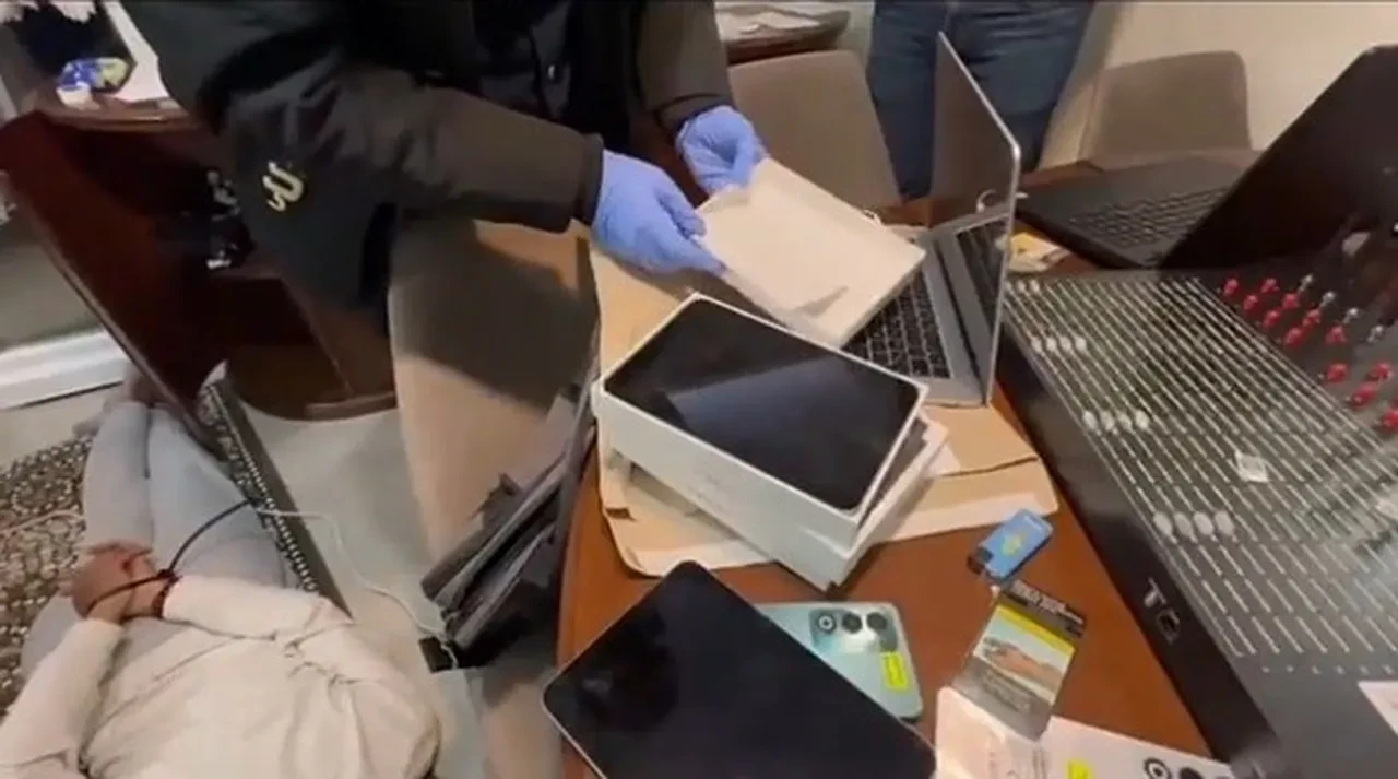 İzmir'de bahis operasyonunda 49 tutuklama! 2 milyar liralık işlem hacmine sahip çeteye baskın