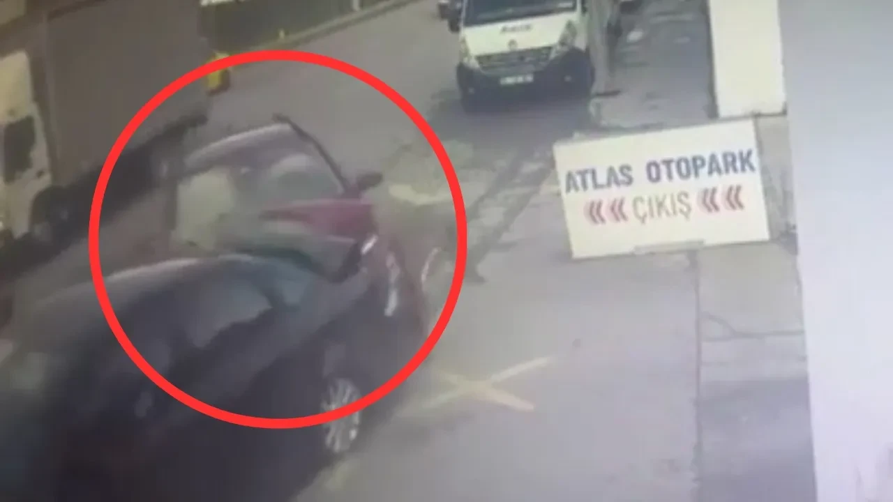 Kağıthane'de 2 kişinin yaralandığı zincirleme trafik kazasının güvenlik kamerası görüntüsü ortaya çıktı! 