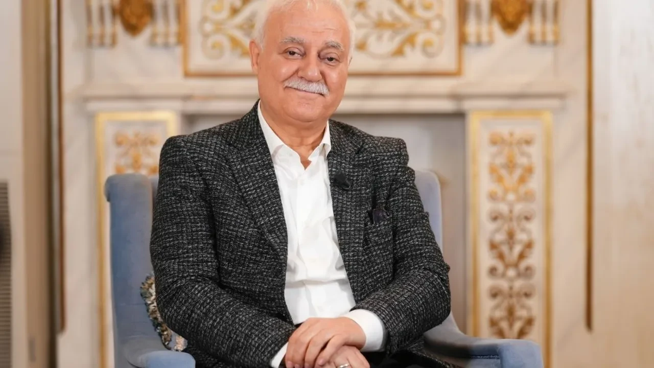 Nihat Hatipoğlu’yla da fotoğraf çekti! Oyuncuların peşini bırakmayan Hafsa bu kez pes dedirtti