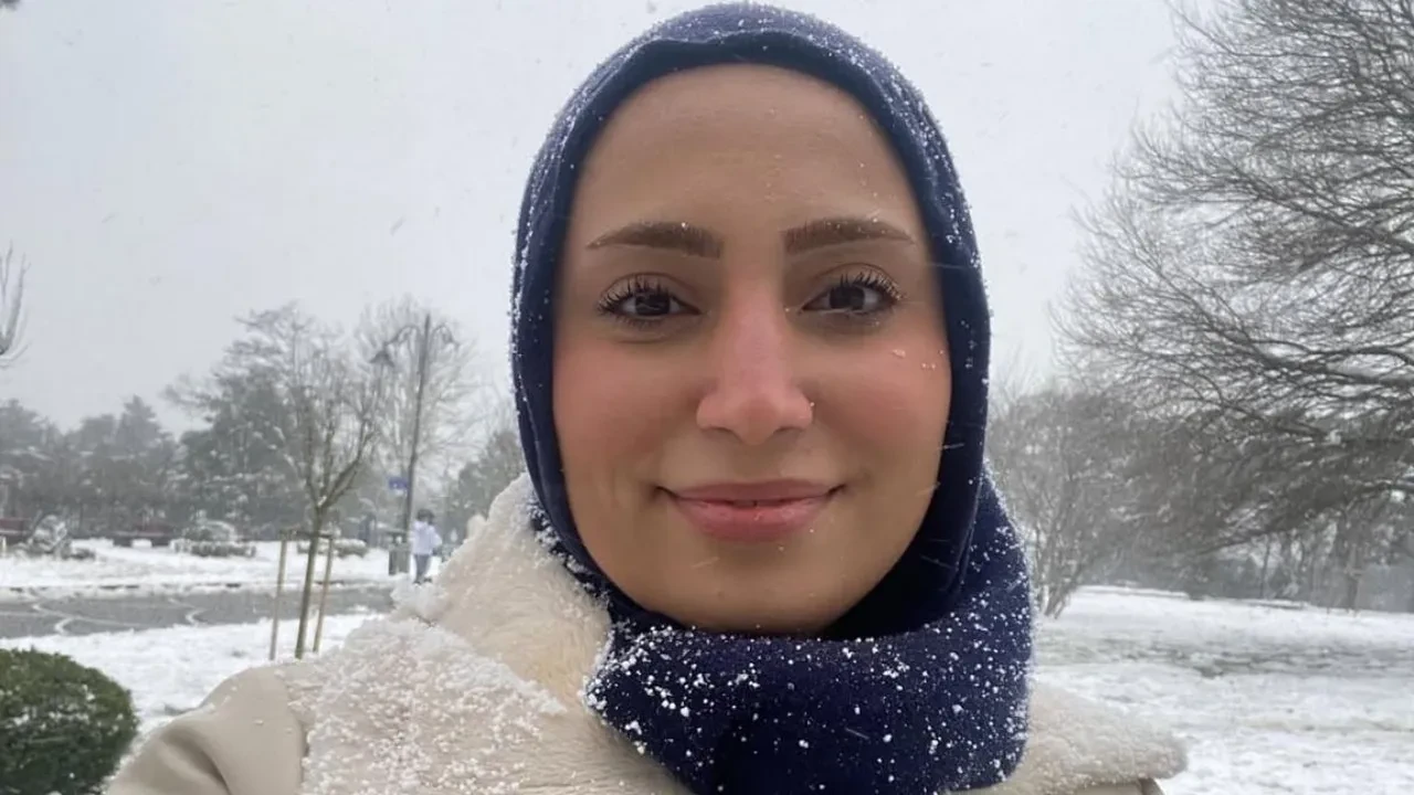 Nihat Hatipoğlu’yla da fotoğraf çekti! Oyuncuların peşini bırakmayan Hafsa bu kez pes dedirtti