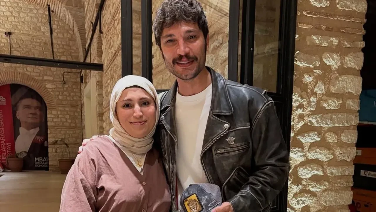 Nihat Hatipoğlu’yla da fotoğraf çekti! Oyuncuların peşini bırakmayan Hafsa bu kez pes dedirtti