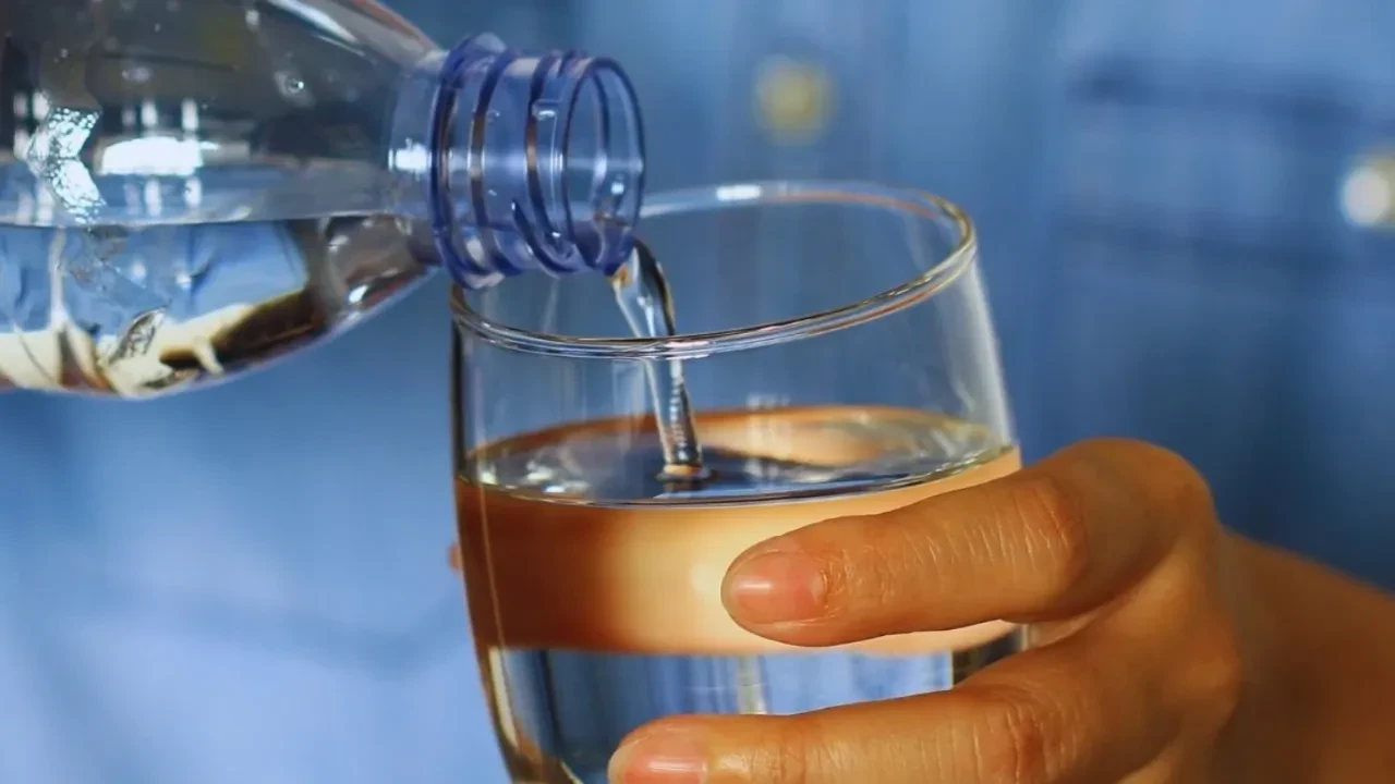 Sahurda maden suyu tüketmek bakın ne işe yarıyor! Diyetisyen Büşra Çalışkan'dan susuzluğu anında gideren formül