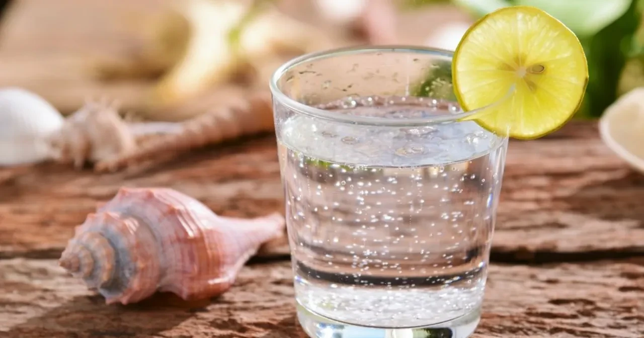 Sahurda maden suyunu böyle içmek bakın ne işe yarıyor! Diyetisyen Büşra Çalışkan'dan susuzluğu anında gideren formül