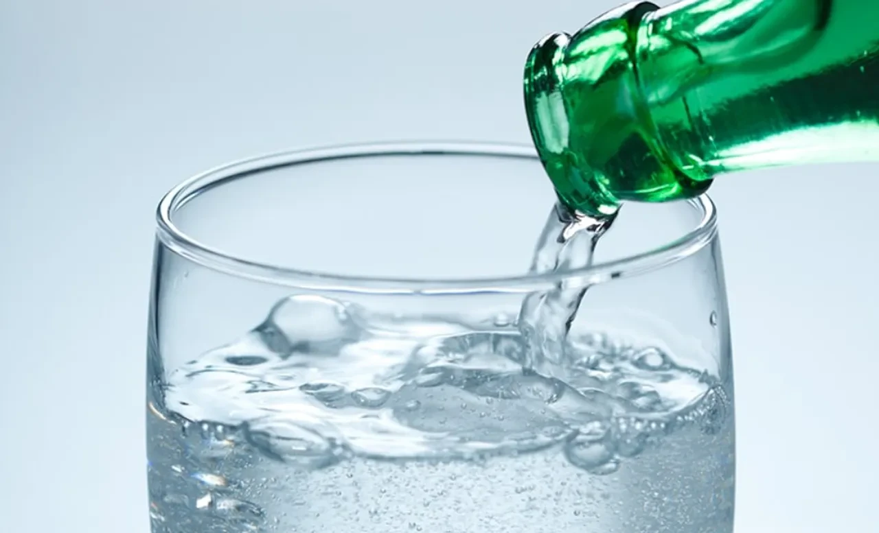 Sahurda maden suyunu böyle içmek bakın ne işe yarıyor! Diyetisyen Büşra Çalışkan'dan susuzluğu anında gideren formül