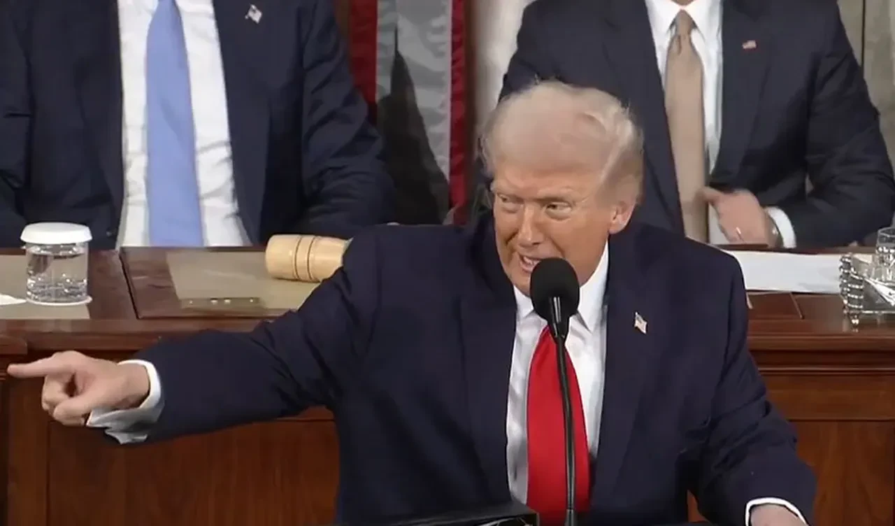 Trump Kongre'yi karıştırdı! Parmağıyla hedef gösterdi: Bu insanlar deli, gerçekten deli