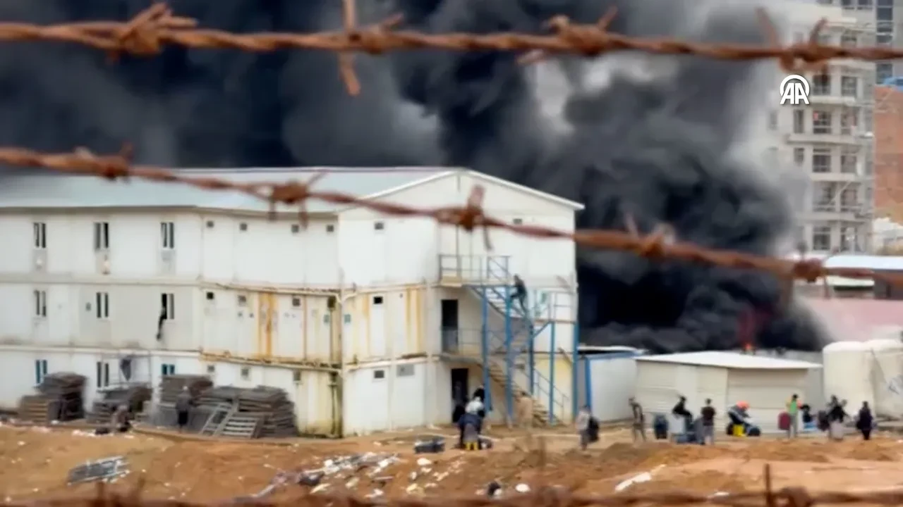 Tuzla’da korkutan yangın: Çok sayıda işçi konteyneri alevlere teslim oldu