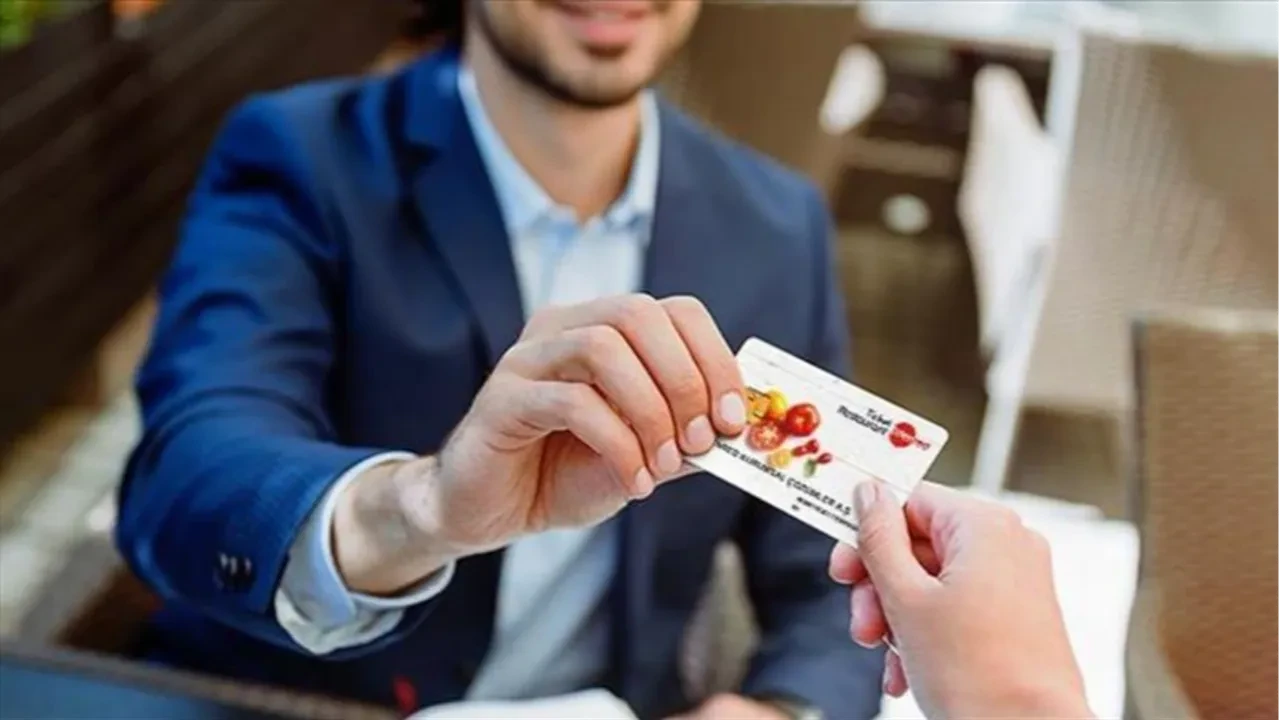 Yemek kartında yüzde 40 çıkmazı! 'Kendi paramızla rezil oluyoruz'