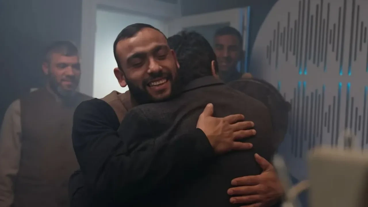 YouTube listelerini alt üst eden Kâbe'de Hacılar Hû Der Allah ilahisi! Manifest, Lvbel C5 ve Ebru Gündeş’i unutturdu