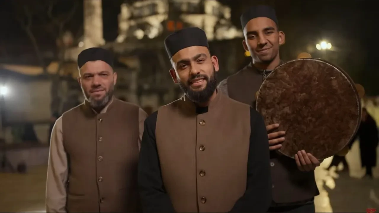 YouTube listelerini alt üst eden Kâbe'de Hacılar Hû Der Allah ilahisi! Manifest, Lvbel C5 ve Ebru Gündeş’i unutturdu