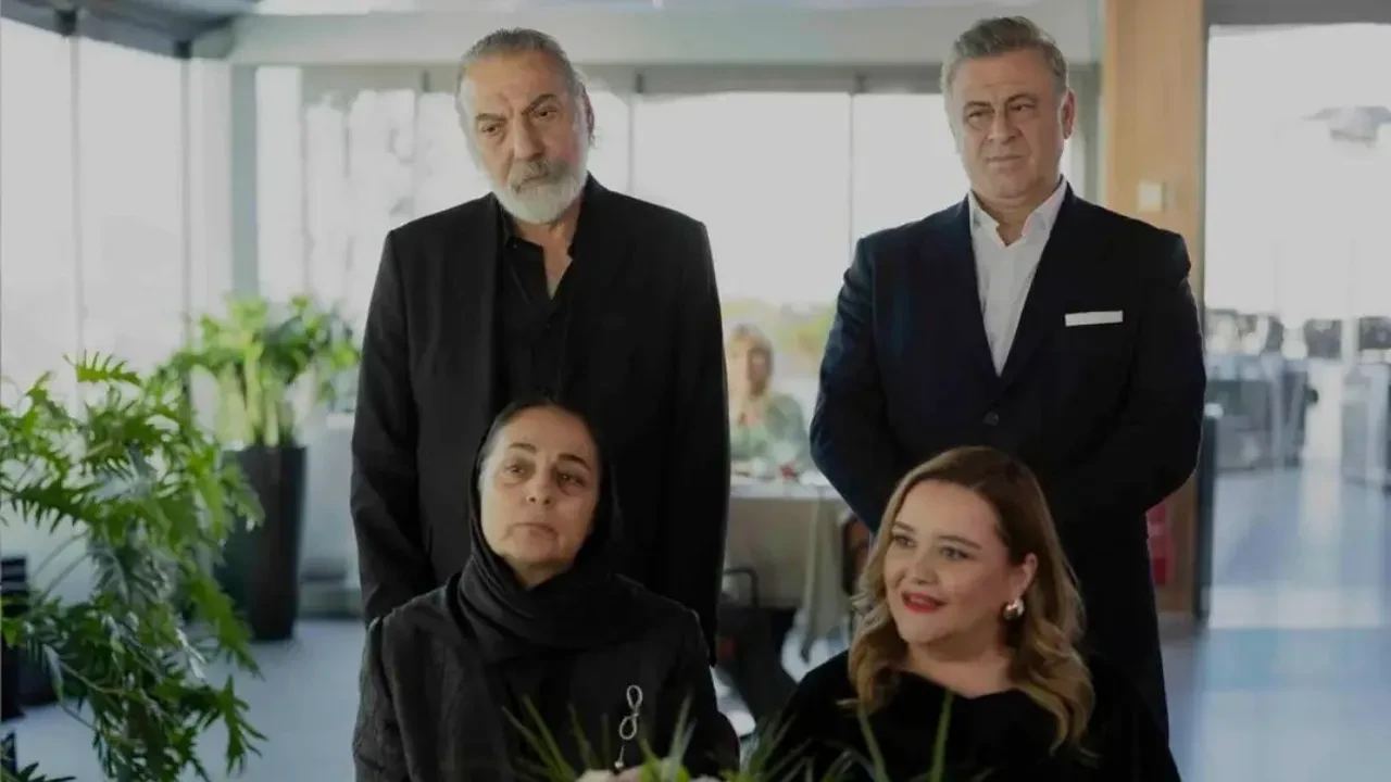 Final kararı alan Sahipsizler dizisinin oyuncularından şaşırtan hamle! Başrol oyuncuları senaristi takipten çıktı